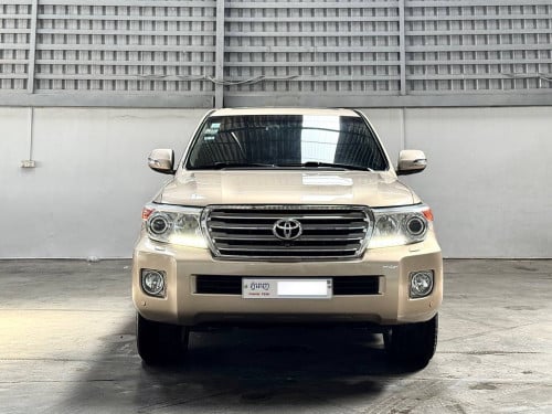 Land Cruiser VIP 2013 ម៉ាស៊ូត