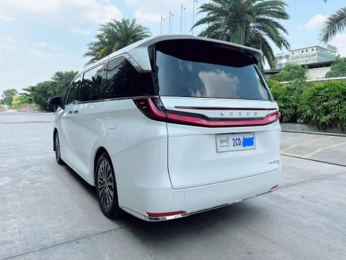 Lexus LM350h ឆ្នាំ2024 7កៅអី ម្ចាស់ដើម ទឹកថ្នាំហ្ស៊ីន1ជុំ