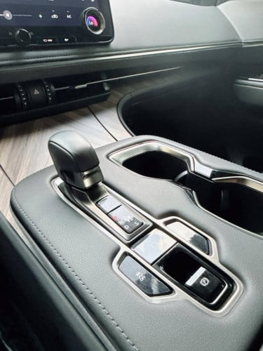 Lexus LM350h ឆ្នាំ2024 7កៅអី ម្ចាស់ដើម ទឹកថ្នាំហ្ស៊ីន1ជុំ
