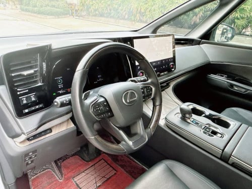 Lexus LM350h ឆ្នាំ2024 7កៅអី ម្ចាស់ដើម ទឹកថ្នាំហ្ស៊ីន1ជុំ