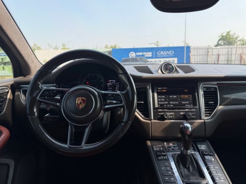 Porsche Macan ( Option Turbo )