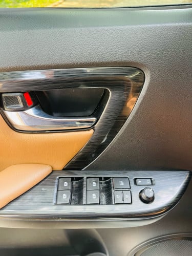 Toyota fortuner ឆ្នាំ​ 2016 ពណ៌​ ស​កាំម៉ៃ​