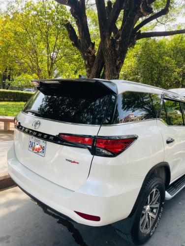 Toyota fortuner ឆ្នាំ​ 2016 ពណ៌​ ស​កាំម៉ៃ​