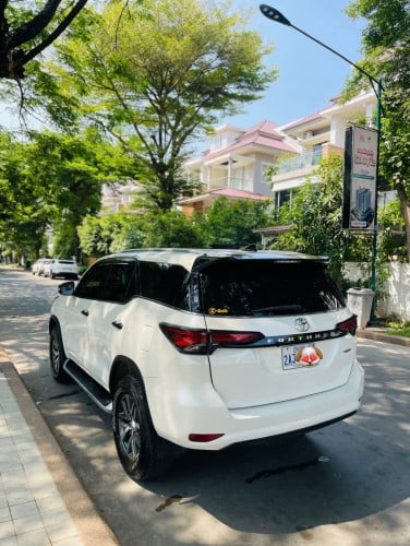 Toyota fortuner ឆ្នាំ​ 2016 ពណ៌​ ស​កាំម៉ៃ​