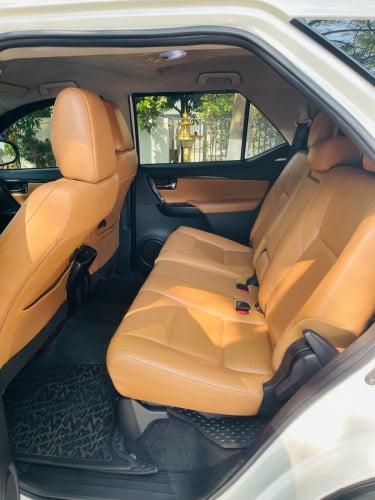 Toyota fortuner ឆ្នាំ​ 2016 ពណ៌​ ស​កាំម៉ៃ​