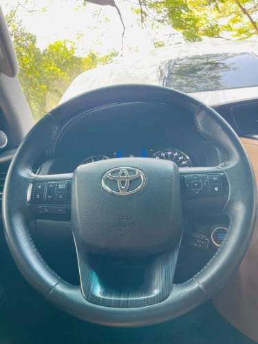 Toyota fortuner ឆ្នាំ​ 2016 ពណ៌​ ស​កាំម៉ៃ​