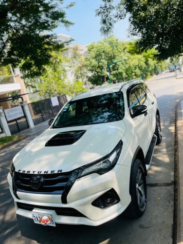Toyota fortuner ឆ្នាំ​ 2016 ពណ៌​ ស​កាំម៉ៃ​