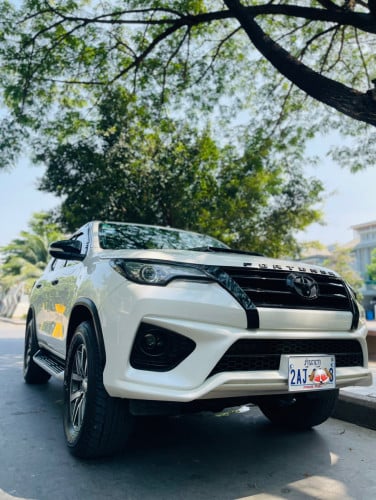 Toyota fortuner ឆ្នាំ​ 2016 ពណ៌​ ស​កាំម៉ៃ​