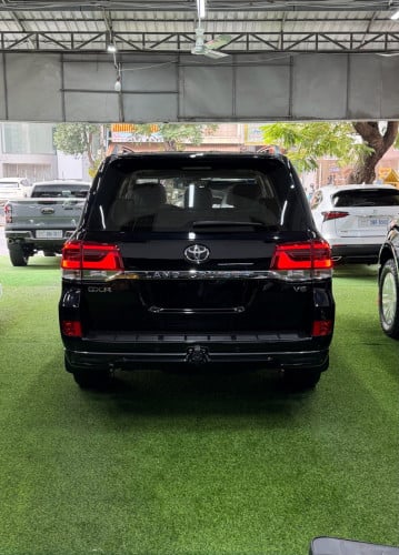 Toyota Land Cruiser 2018 ម៉ាស៊ីន​6 សាំ​សាំង​ , Full Option