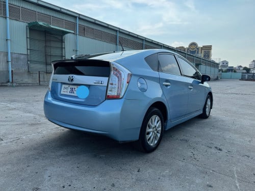 Toyota Prius 012 Plug-in Options 3