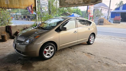 Toyota Prius 2004 HFull ឡានខ្ចី ម្ចាស់ដើមទីមួយ អាគុយ ABS អែម រត់ស្រួលថ្នាំហ្សីន70%