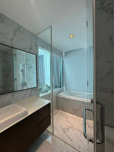 Two-Bedroom Apartment bkk1 for Rent