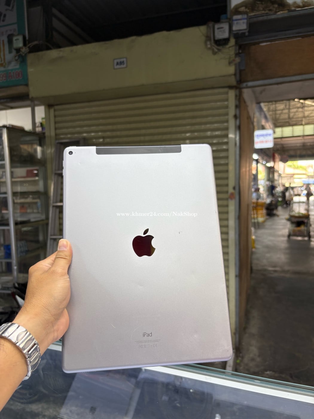 iPad 12.9inh 128G Sim WiFi ម៉ាសុីនសានុំស្រុីន