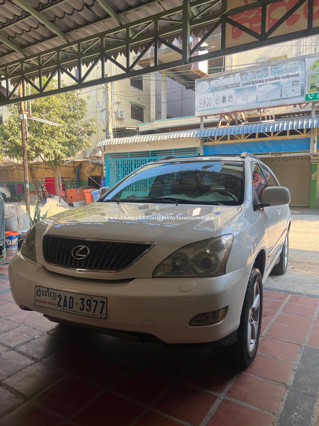 Rx330 ឆ្នាំ 04 ប៉ុង2 តម្លៃ 18500 ចរចាបាន