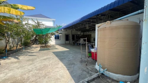 ផ្ទះលក់បន្ទាន់នៅជិតទីលានវាយកូនហ្គោល រ៉ូយ៉ាល់ ភ្នំពេញ