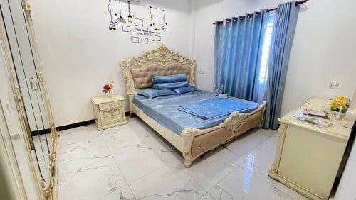 ផ្ទះលក់បន្ទាន់នៅជិតទីលានវាយកូនហ្គោល រ៉ូយ៉ាល់ ភ្នំពេញ