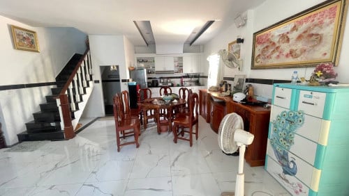ផ្ទះលក់បន្ទាន់នៅជិតទីលានវាយកូនហ្គោល រ៉ូយ៉ាល់ ភ្នំពេញ