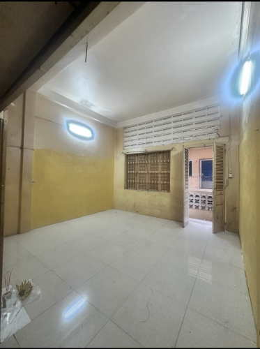 ផ្ទះលក់ជាន់ទី១ បែរមុខក្នុងដឿងហែមអូឫស្សី