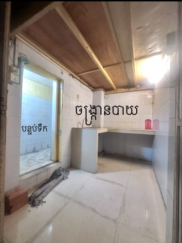 ផ្ទះលក់ជាន់ទី១ បែរមុខក្នុងដឿងហែមអូឫស្សី