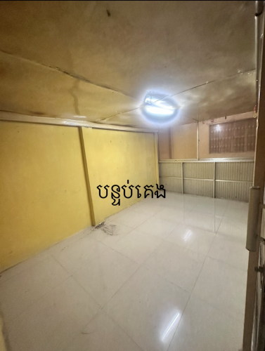 ផ្ទះលក់ជាន់ទី១ បែរមុខក្នុងដឿងហែមអូឫស្សី