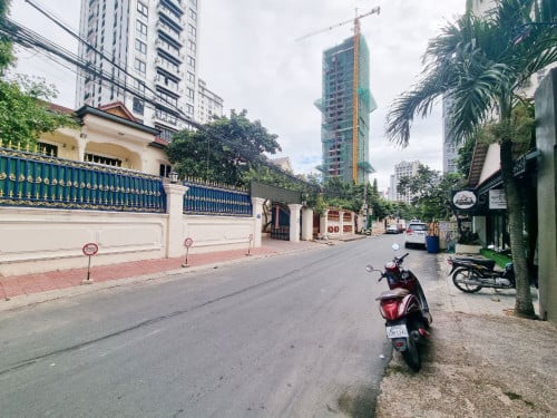 ដីផ្ទះ លក់ - នៅបឹងកេងកង១  ទីតាំងស្ថិតនៅតំបន់ បឹងកេងកង១ ខណ្ឌបឹងកេងកង ក្រុងភ្នំពេញ