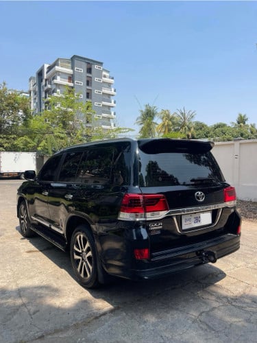ទើបទិញបានមហាថ្មីធានាជូនស្អាត ទឹកថ្នាំហ្ស៊ីន1ជុំToyota Land Cruiser ឆ្នាំ2019 ម្ចាស់ដើមទី1 មហាថ្មី