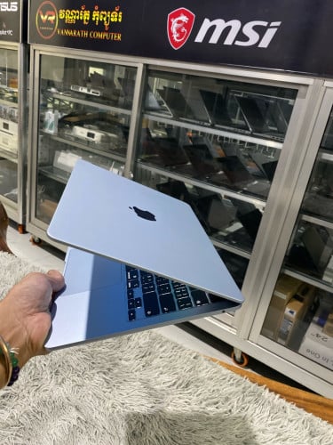 MacBook Air M4 2025 RAM 24GB 512GB តម្លៃមហាពិសេស ថ្មីខ្ចី សាកថ្មទើបបាន23ដង Specs កម្រ