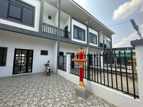 ផ្ទះលក់បន្ទាន់ ទំហំ 5.1m x 19m