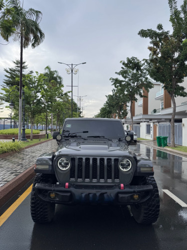 ភ្លើងឡាន jeep របស់ USA ភ្លឺខ្លាំង