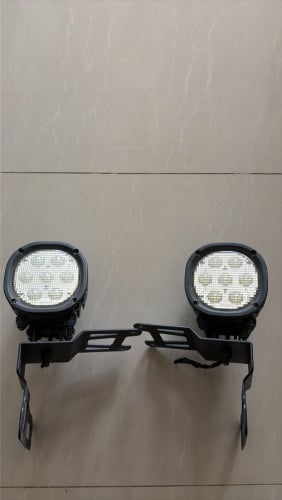 ភ្លើងឡាន jeep របស់ USA ភ្លឺខ្លាំង