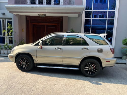 ស្អាត់ណាស់​ Lexus 00 ប៉ុង1