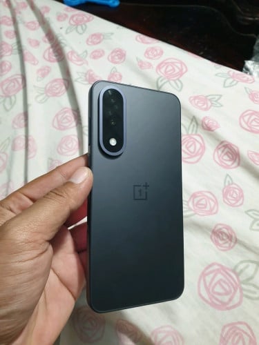 ចង់លក់រឺវៃដូរ OnePlus ACE 5 ultra ram12G 99%