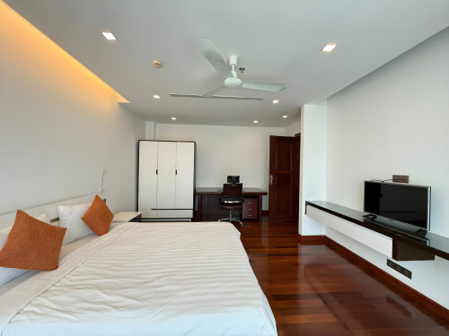 𝐅𝐨𝐫 𝐑𝐞𝐧𝐭: Spacious 2-Bedroom Apartment – BKK1