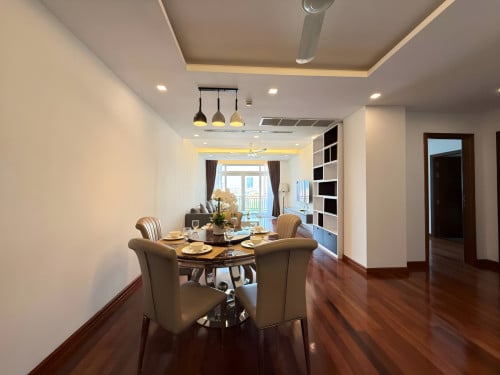 𝐅𝐨𝐫 𝐑𝐞𝐧𝐭: Spacious 2-Bedroom Apartment – BKK1