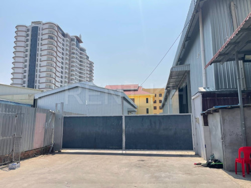 ឃ្លាំងសំរាប់ជួលនៅសែនសុខ / Warehouse for Rent at Khan Sen Sok