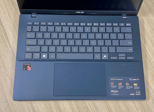 Asus Vivobook X1407Q Copilot +PC
