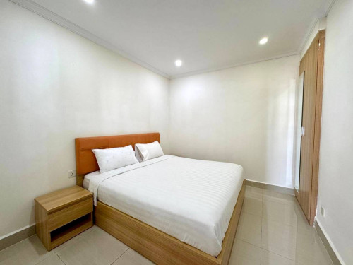 Condo bkk2 unit 2bedroom for rent