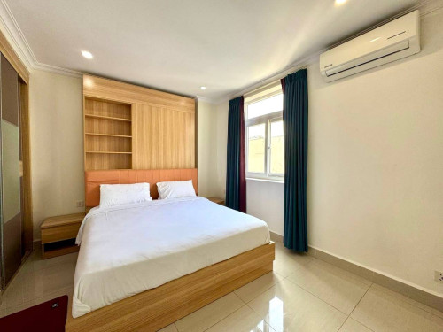 Condo bkk2 unit 2bedroom for rent