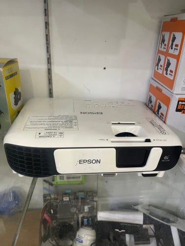 Epson projector X41 (95%)