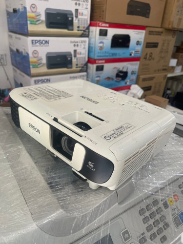 Epson projector X41 (95%)