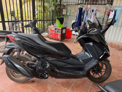 Honda forza 350cc 2025