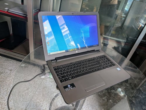 Hp notebook Core i5-7200u 2.5Ghz/ram8/SSD256/15.6inch