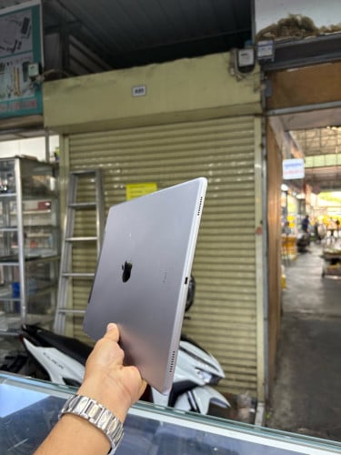 iPad 12.9inh 128G Sim WiFi ម៉ាសុីនសានុំស្រុីន