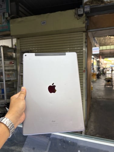iPad 12.9inh 128G Sim WiFi ម៉ាសុីនសានុំស្រុីន