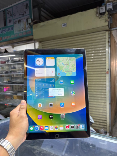 iPad 12.9inh 128G Sim WiFi ម៉ាសុីនសានុំស្រុីន