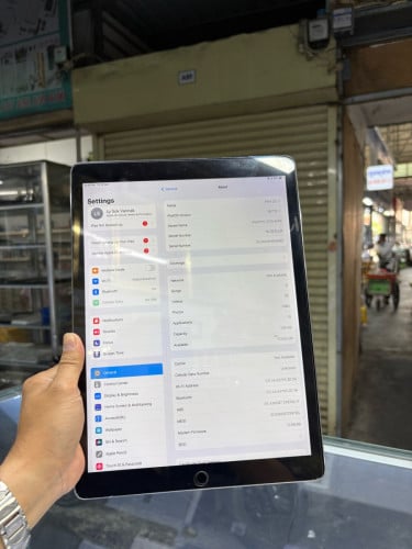 iPad 12.9inh 128G Sim WiFi ម៉ាសុីនសានុំស្រុីន