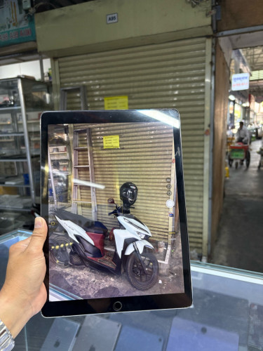 iPad 12.9inh 128G Sim WiFi ម៉ាសុីនសានុំស្រុីន
