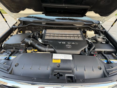 Land Cruiser GXR 2014 ម៉ាស៊ូត V8 ( អារ៉ាប់ )