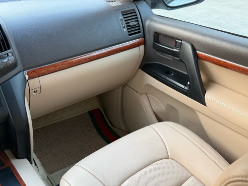 Land Cruiser GXR 2014 ម៉ាស៊ូត V8 ( អារ៉ាប់ )