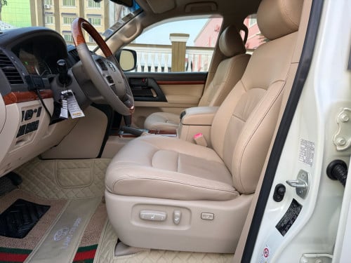 Land Cruiser GXR 2014 ម៉ាស៊ូត V8 ( អារ៉ាប់ )